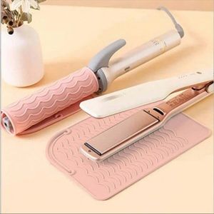 Silicone curling iron heat resistant pad